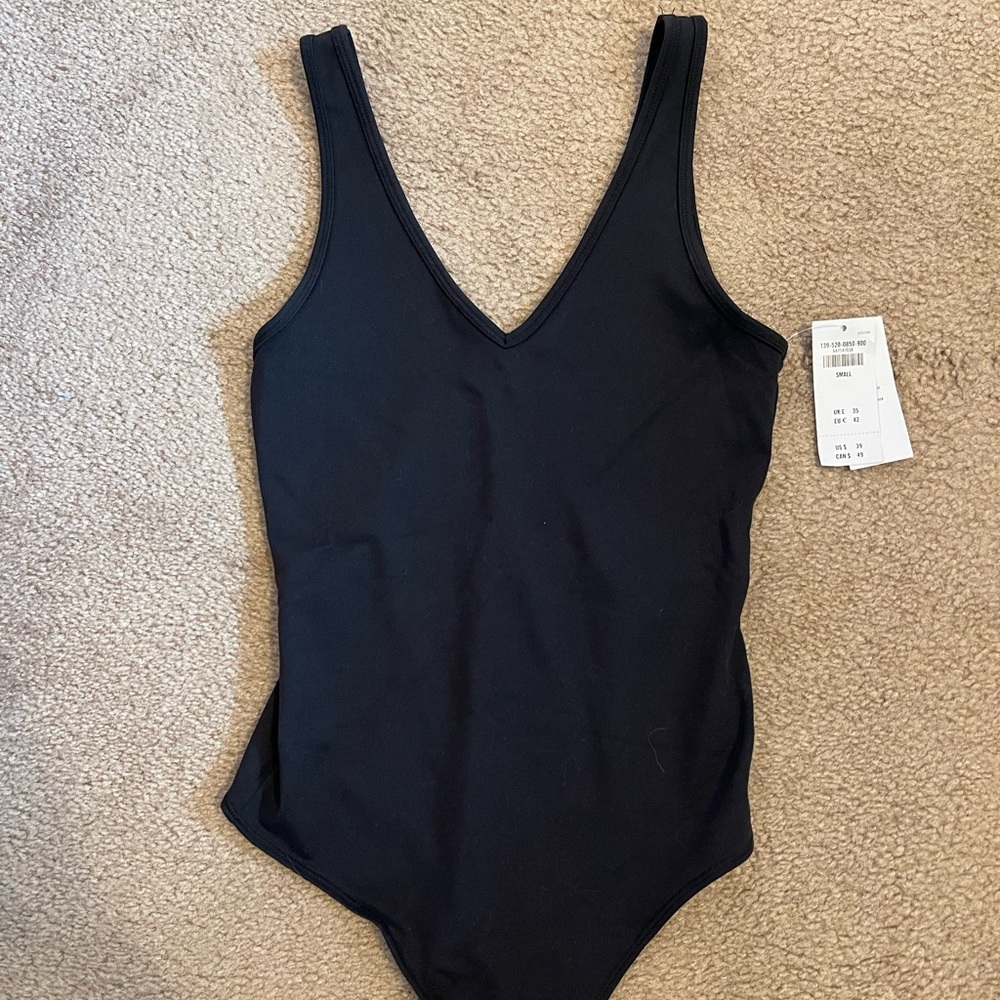 Abercrombie seamless V neck black bodysuit NWT